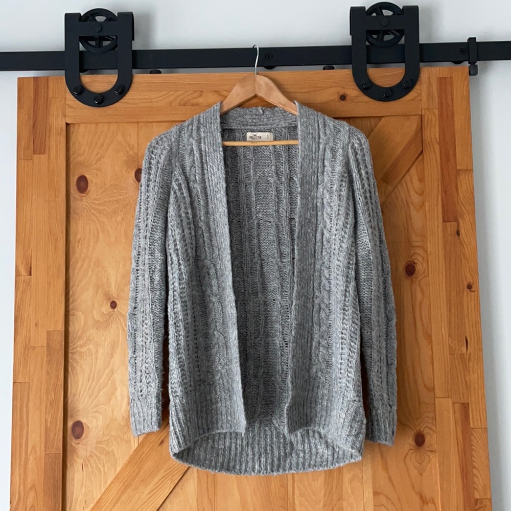 HOLLISTER GREY CARDIGAN